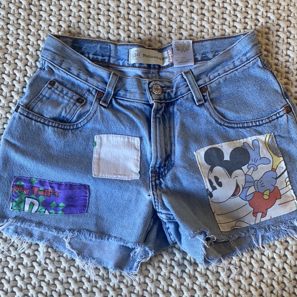 UO | Levi’s Reworked Denim | Mickey + Looney Tune Patch Short | size S